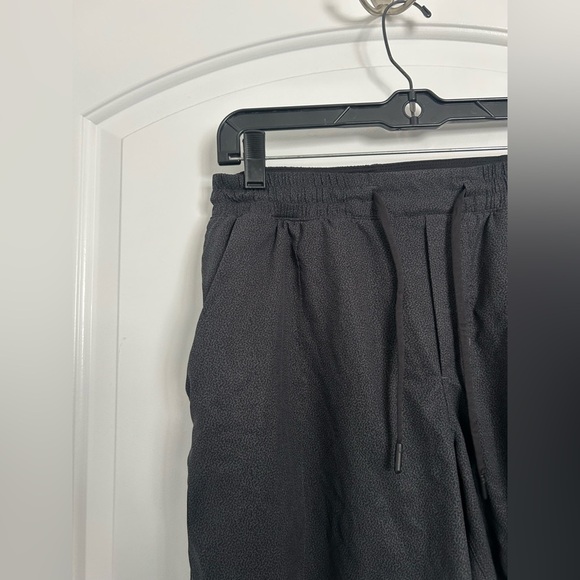 Lululemon Men's Black Casual Athletic Lightweight Shorts size large athleisure - Picture 3 of 11